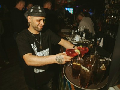 Где в Митино отметить день рождения в стиле 90-х